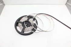 Najnovší troj{0}}čip RGB v jednom LED flexibilnom bočnom LED páse